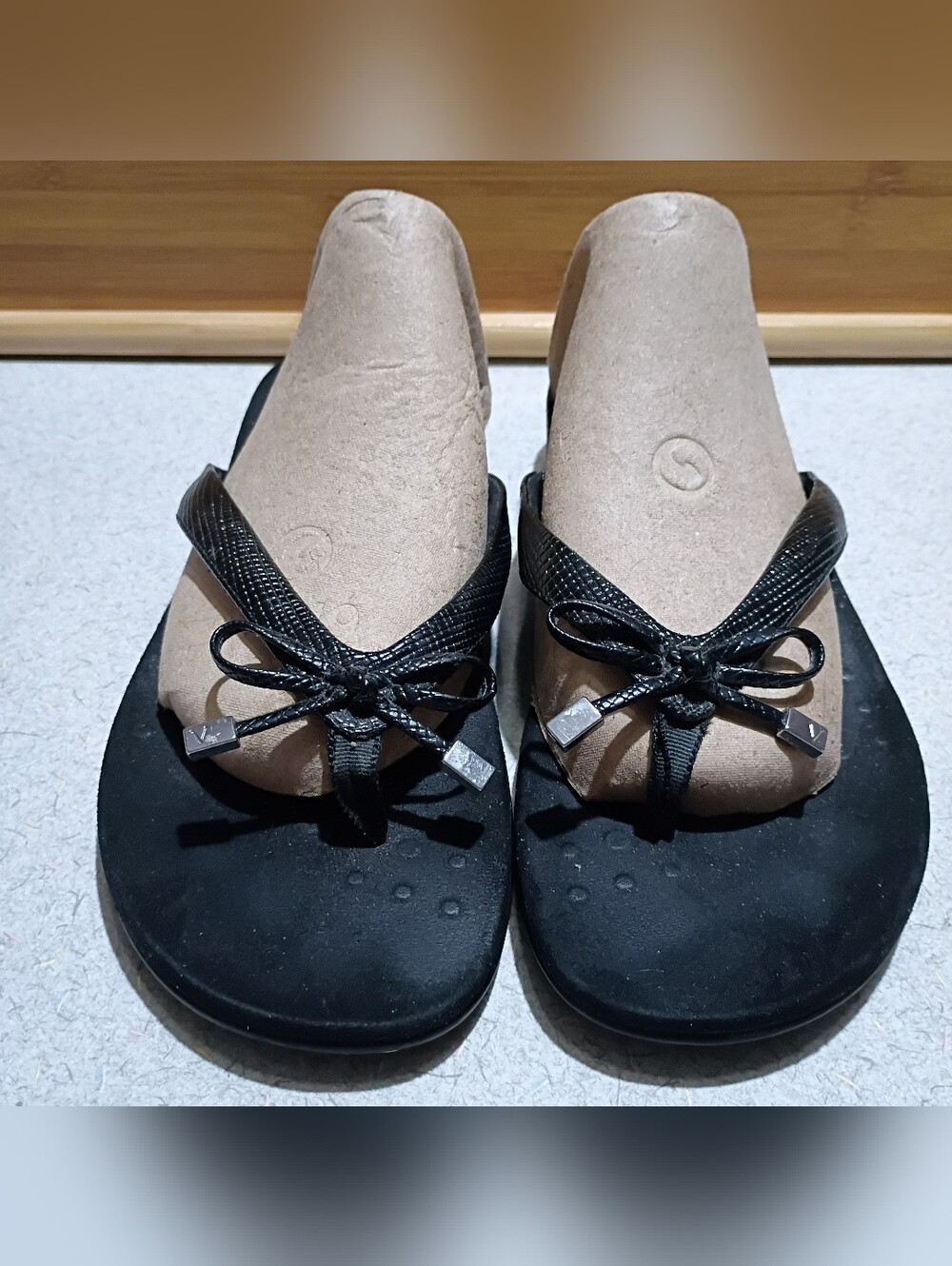 Vionic Bella II Black Bow Thong Sandals Size 9 - Picture 2 of 4